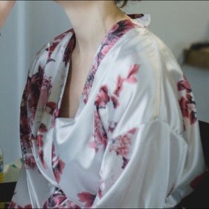 Floral Bride and Bridesmaid Robes (1 Wht + 4 Burg)